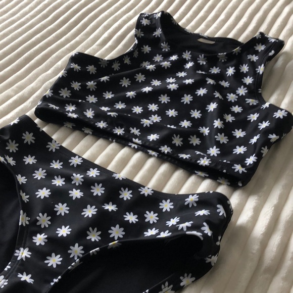 Old Navy Girls Bikini Top and Bottoms - Picture 2 of 4